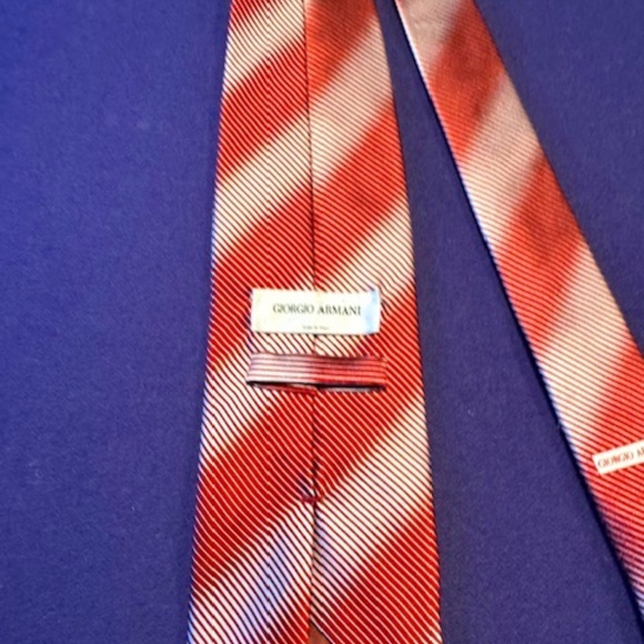 Giorgio Armani Red And Silver Silk Mens Tie 57" Length 3.5" Wide - Picture 2 of 4